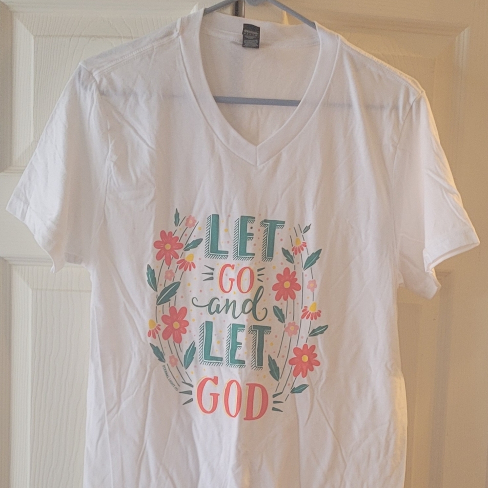 Ladies New SZ sm v neck tee